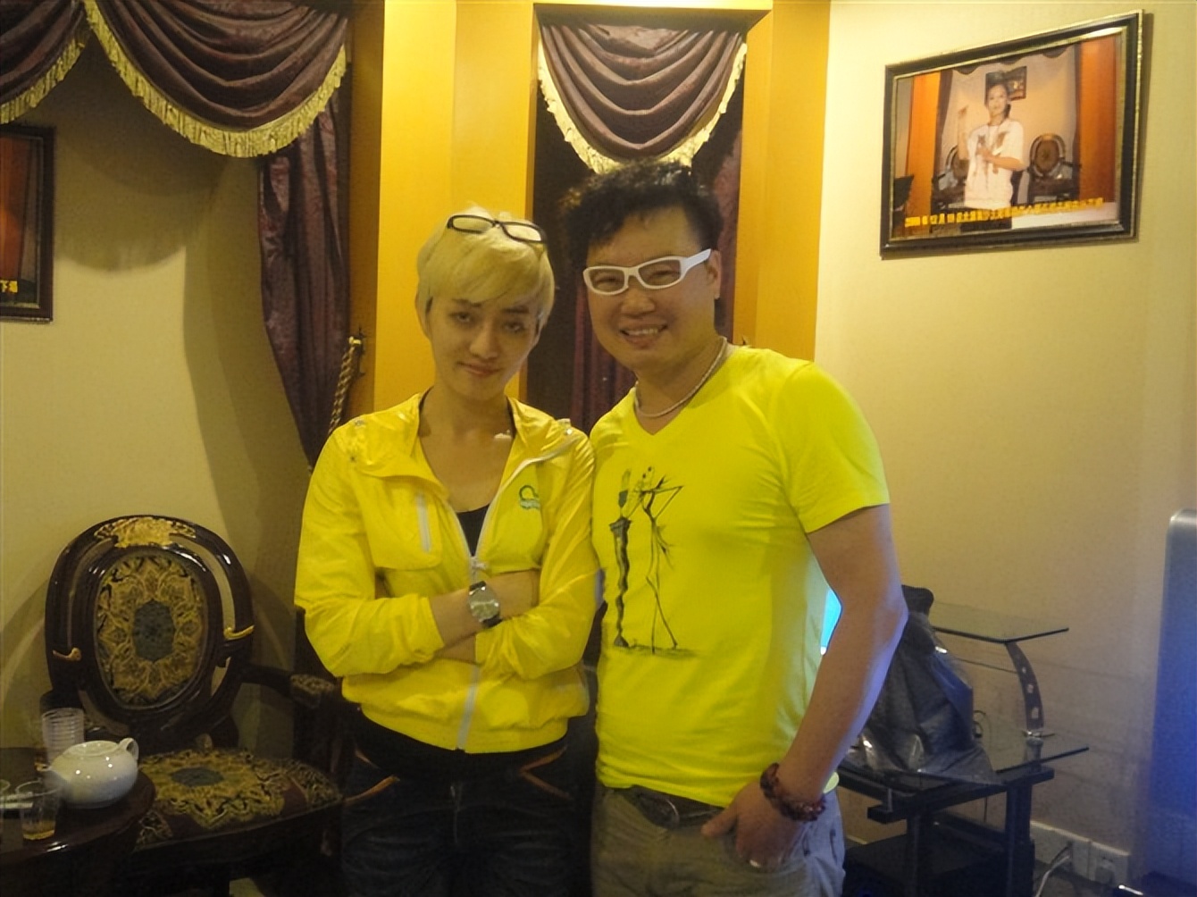 山寨梅艳芳张丽：整容10余次，捞金年入上百万，刘德华见她落泪