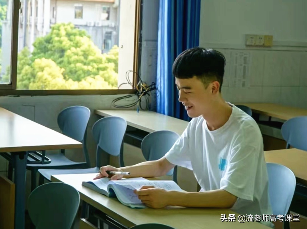 南华大学帅气学霸，421分考上浙大研究生，详细考研计划值得学习