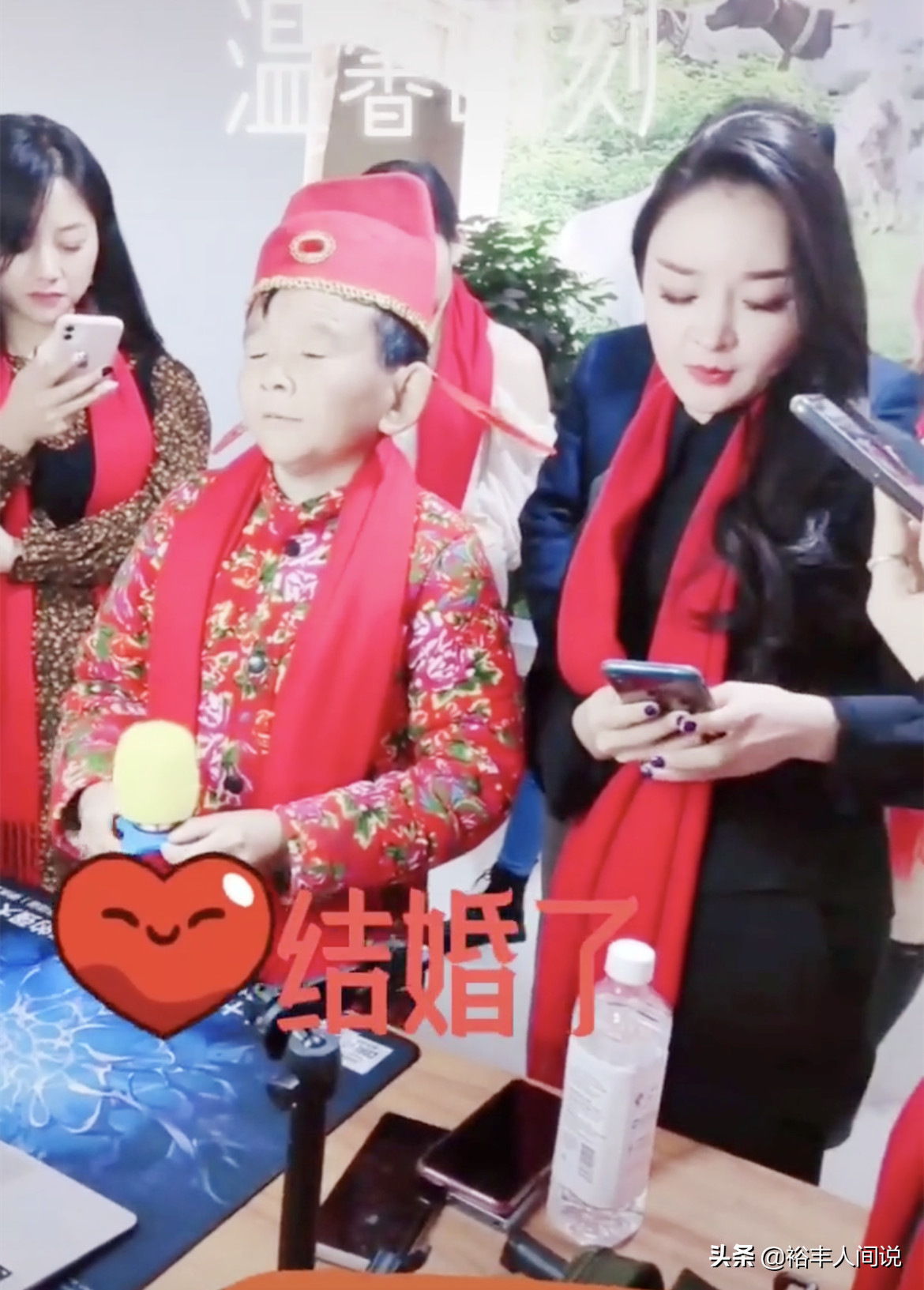 恭喜！44岁1.3米的放羊娃龙哥官宣结婚，妻子娇小可爱非常般配
