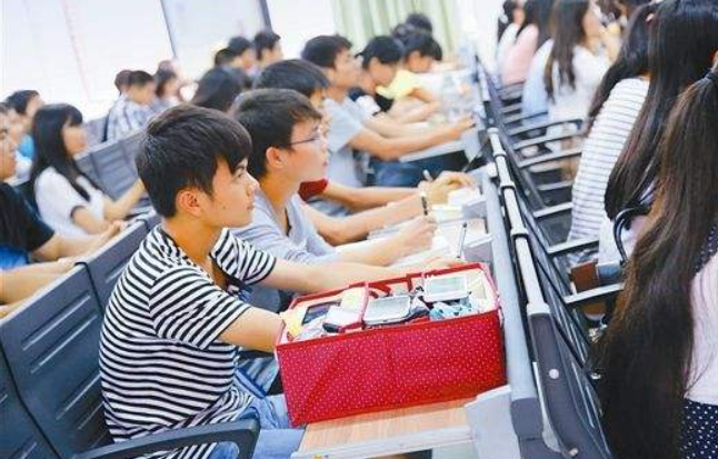 985大学排名重新洗牌，北大力压清华一头，复旦大学遗憾跌出前五