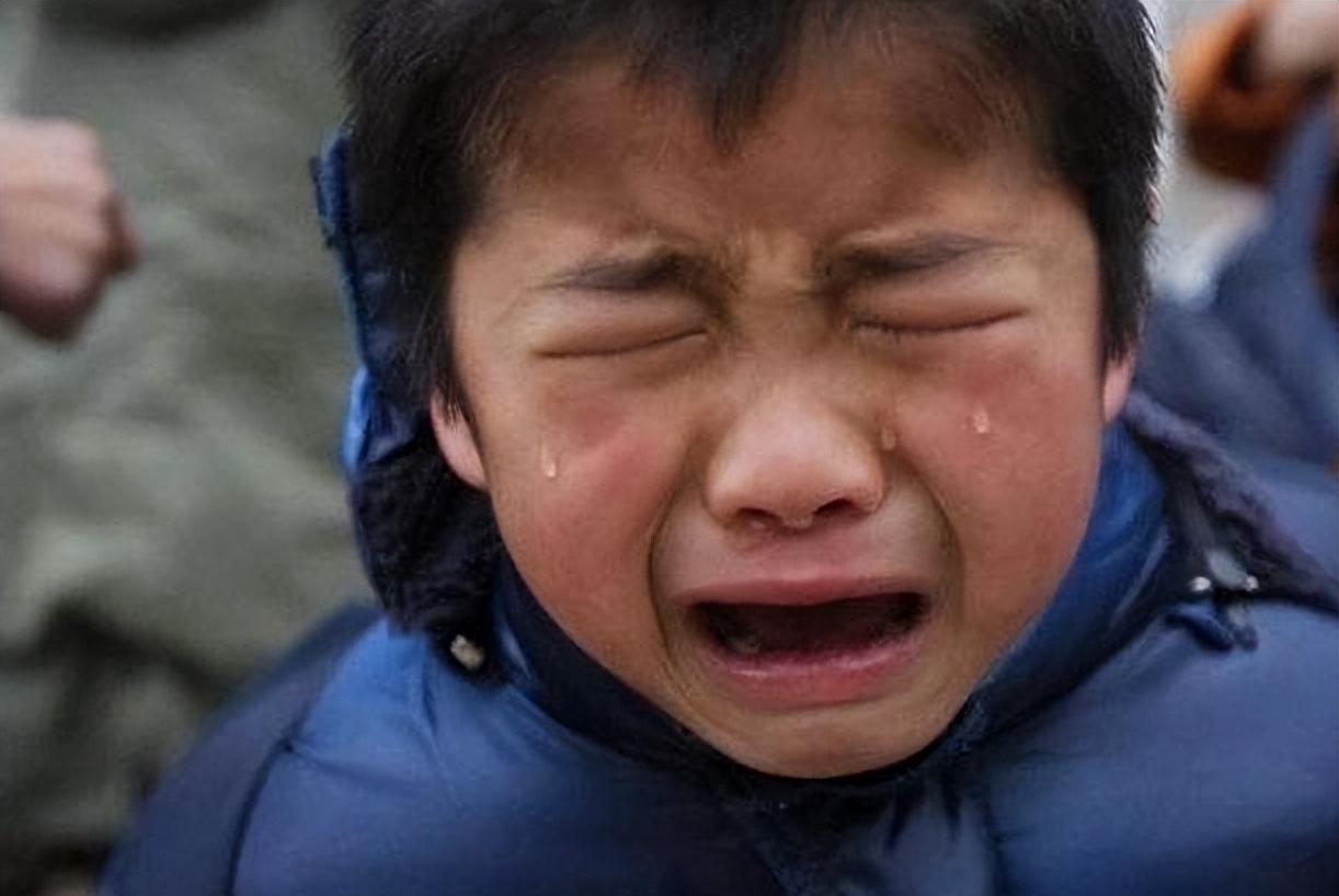 婴儿为什么喜欢妈妈抱(为啥孩子被骂哭还要妈妈抱) - 乐宝宝贝