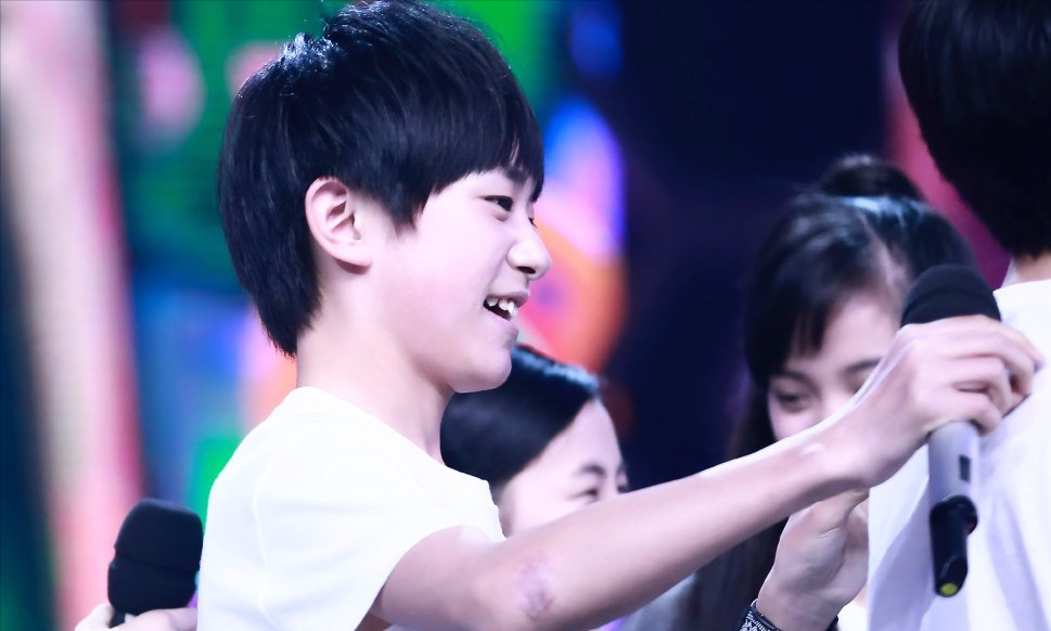 9年、4张牌“登顶”娱乐圈，易烊千玺“顶流之路”揭秘