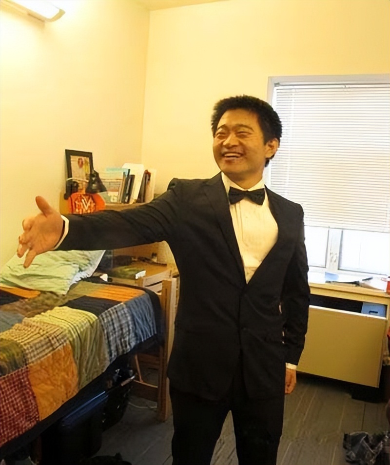 有人选择在娱乐圈硬混，有人选择保家卫国，同是星二代差距还挺大