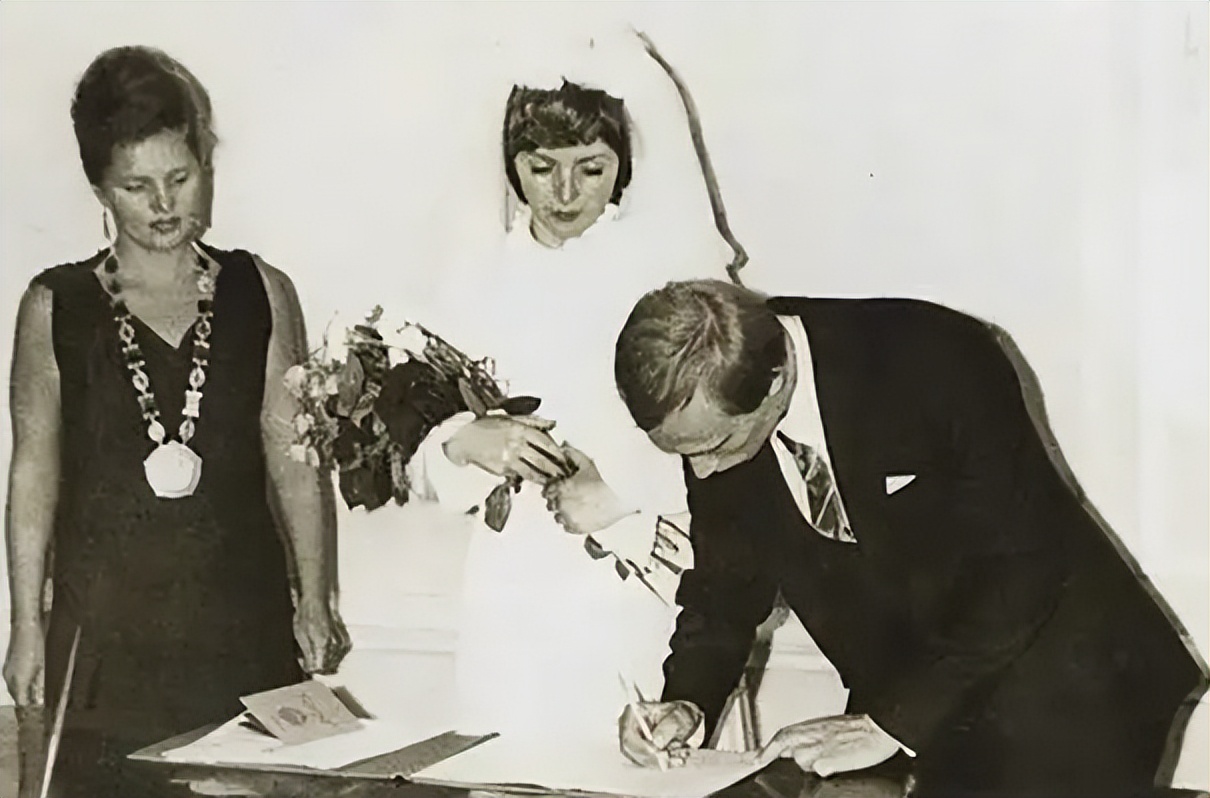 普京对家人的态度：亏欠老婆是一生的遗憾，坚定表示女儿不会从政