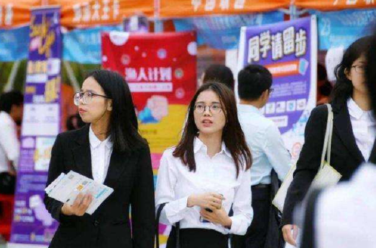 工作后才恍然大悟，校招和社招的差别很大，后悔没听辅导员的话