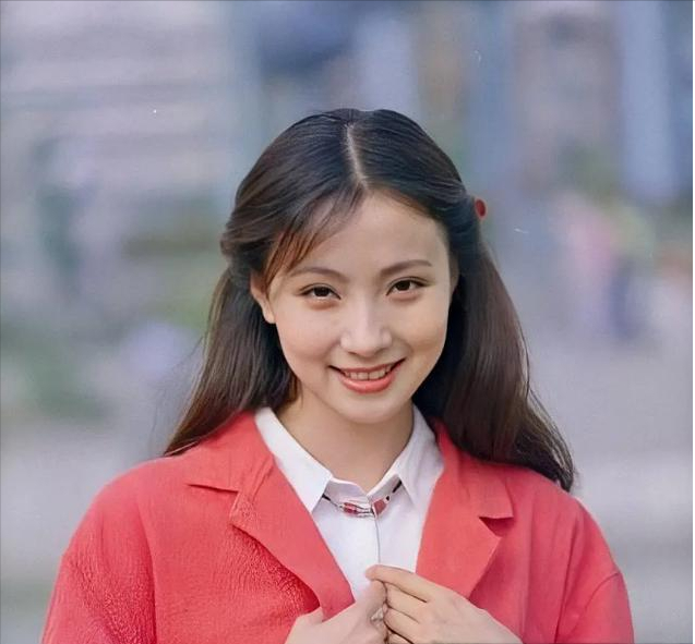 有一种“毁容”叫眼睛凹陷！杨幂比同龄人老10岁，陶虹直接认不出