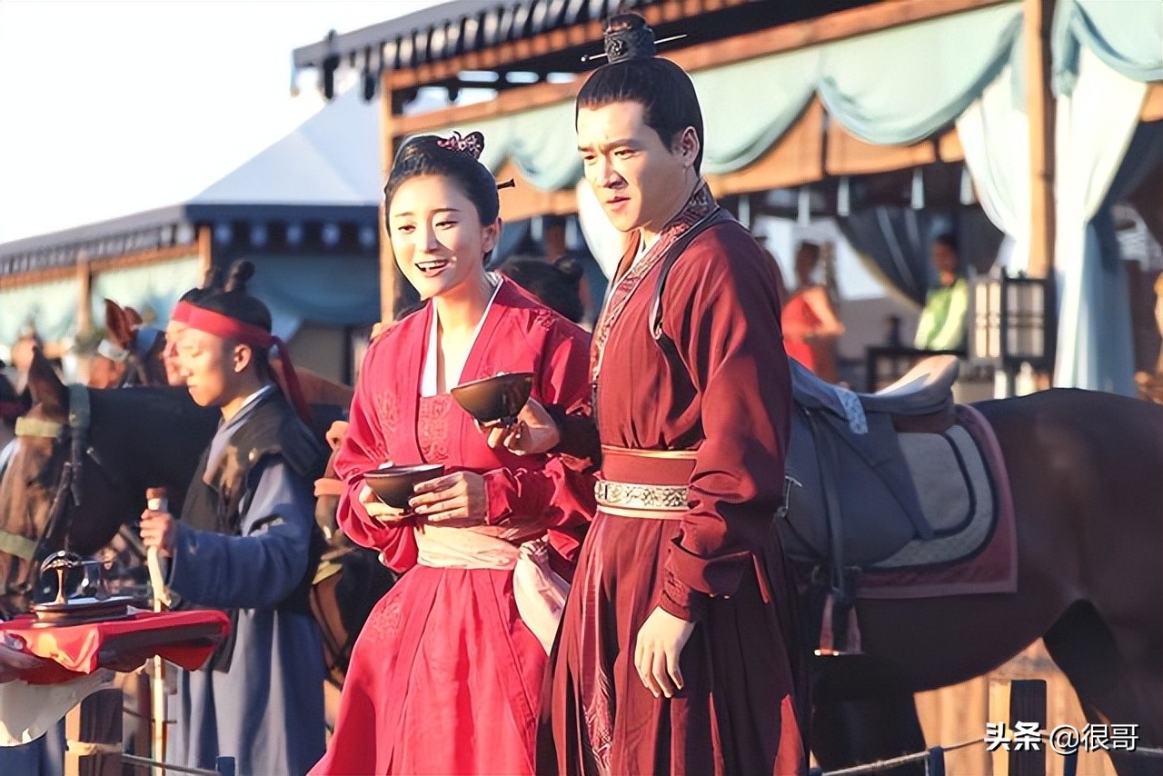 《幸福到万家》中的演员换上古装，赵丽颖美艳动人，刘威气场强大