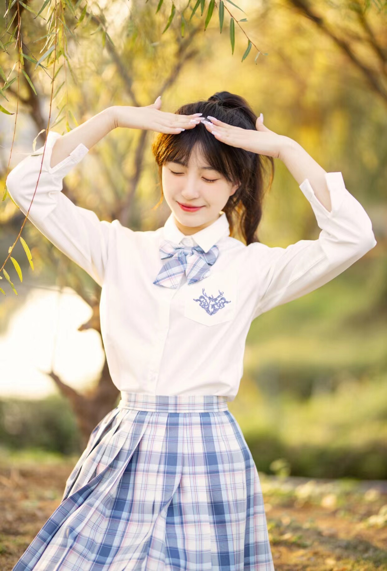 简约又自然大方的拍照姿势,单人照这么拍,照片真的很美