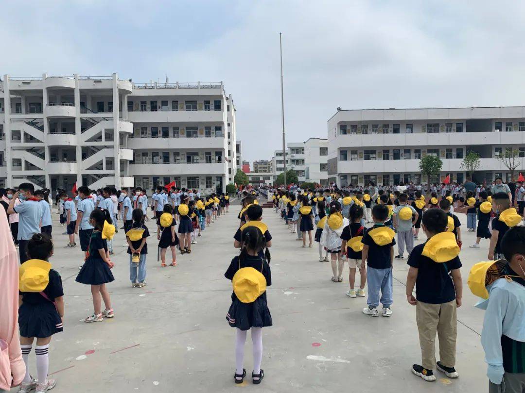 《你好，小学》—诺亚舟中联壹城幼儿园（大班走进军民小学参观）