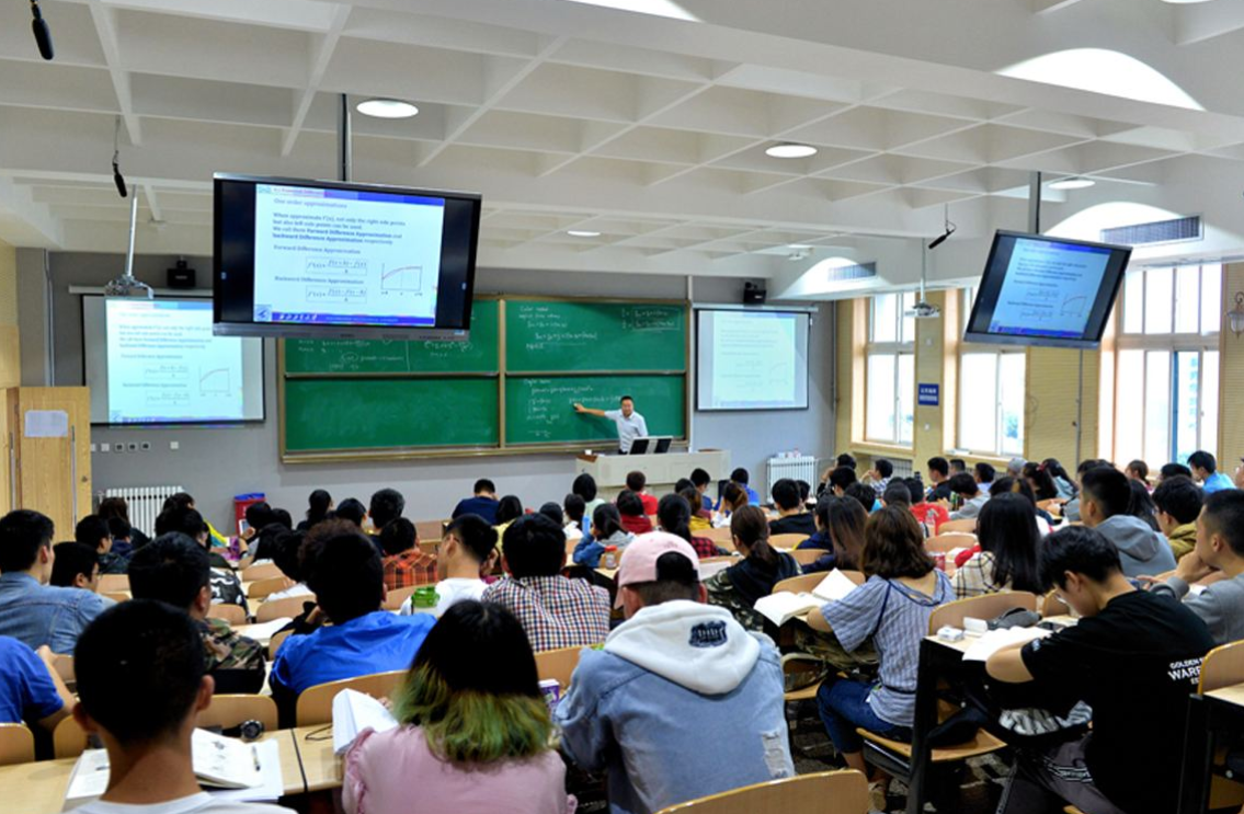 大学生每月生活费给多少？1500够不够？听听辅导员怎么说