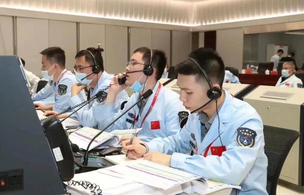 神十三返回地面，河南小伙高健再次上线，学历背景令人惊艳