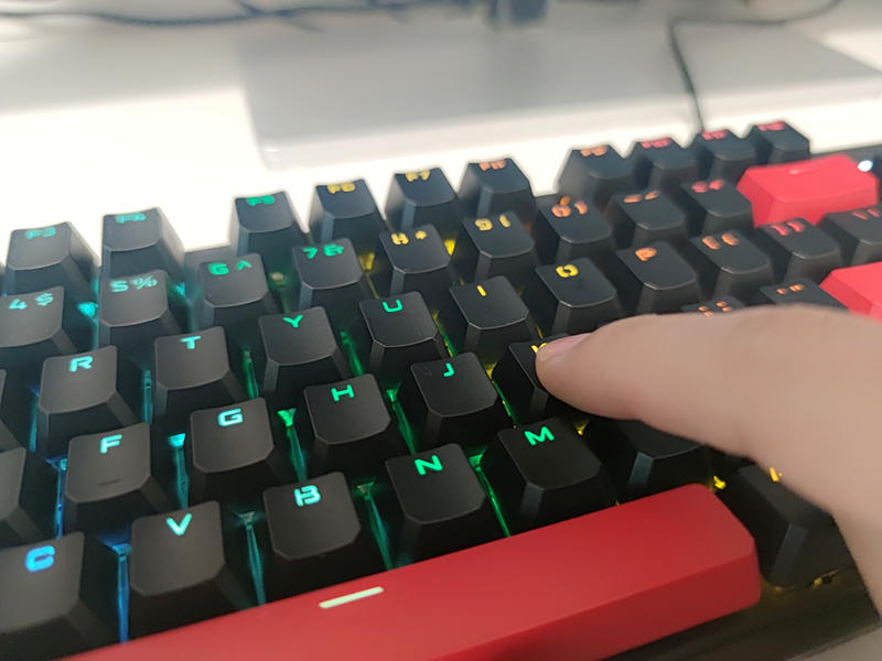 虹彩背光定制轴体，游戏玩家不二选择，血手幽灵S510N机械键盘