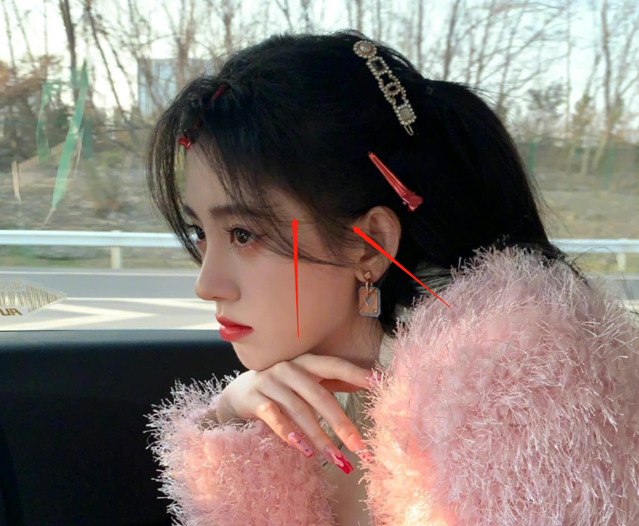 发际线岌岌可危的明星:唐嫣杨幂脑门光秃,鞠婧祎王一博阴影粉遮