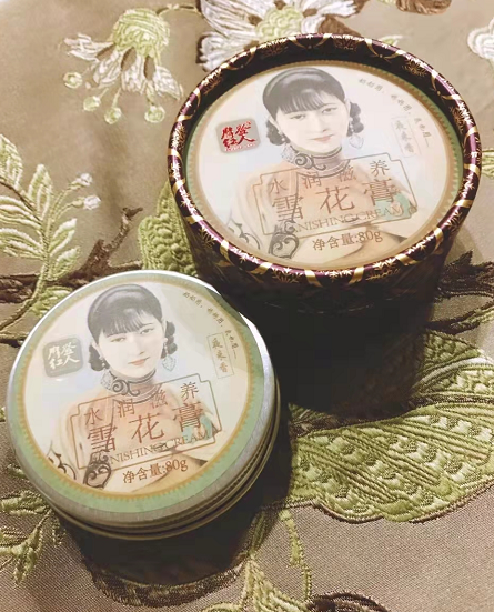 还可以提高皮肤本身的锁水能力,这款宝中宝尿素霜就是众多国货护肤品