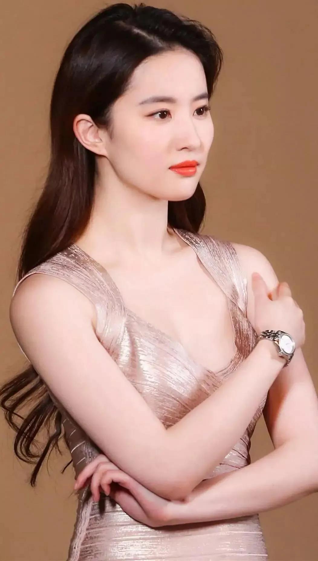 神仙姐姐又霸屏了，内娱颜值天花板刘亦菲美图欣赏