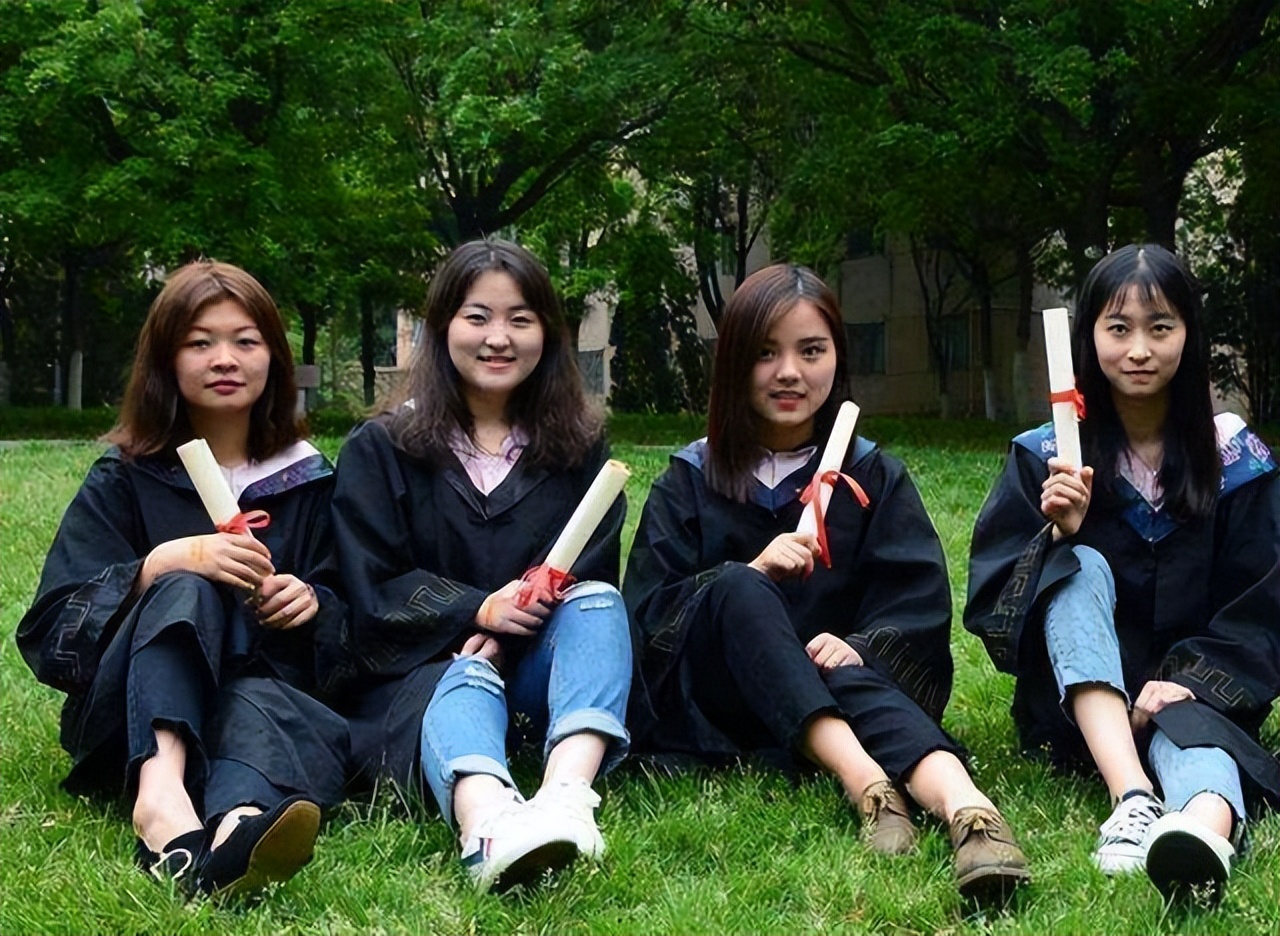 香港大学教授描述大学生最好的状态，现实却成“卷不过、躺不平”