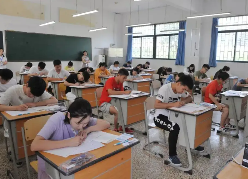 高考草稿纸为何如此神秘？老师还要“回收”，原来还有大用途