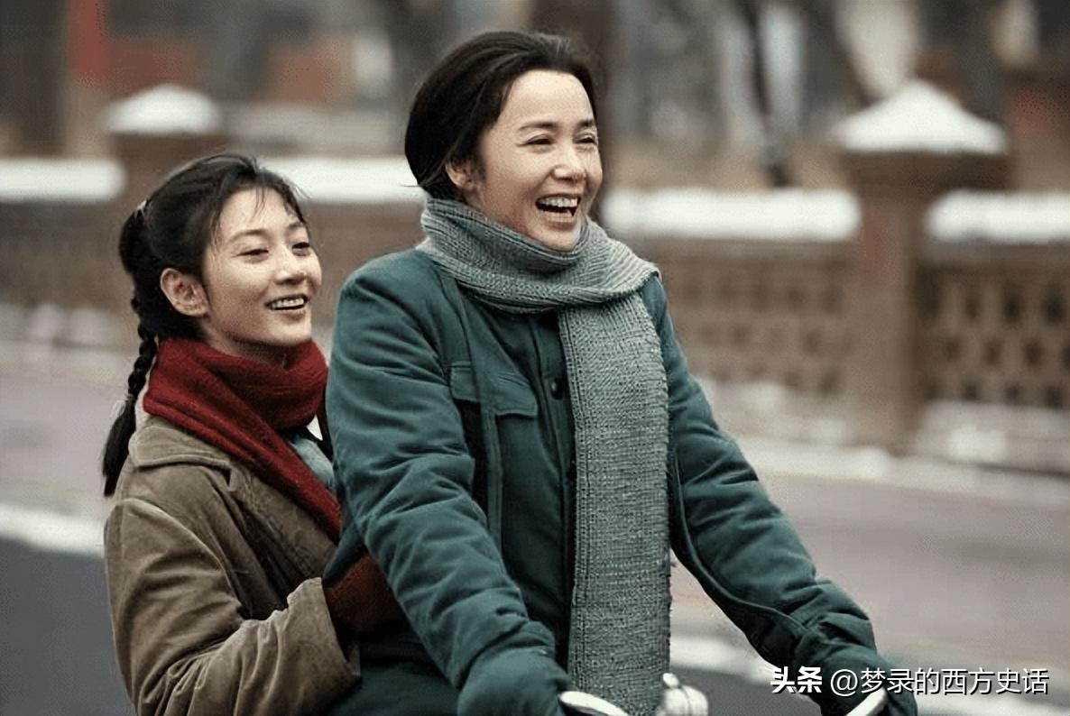 上半身貌美如花，下半身歪七八扭，这9位女星镜头前后反差好大