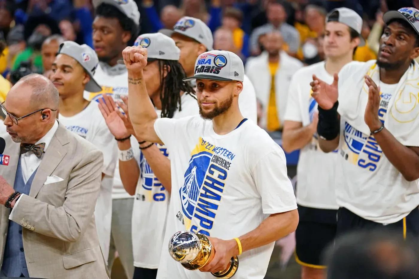 nba决赛为什么是7场(詹姆斯库里科比和邓肯在过去的24次NBA总决赛中，四人打了22次)