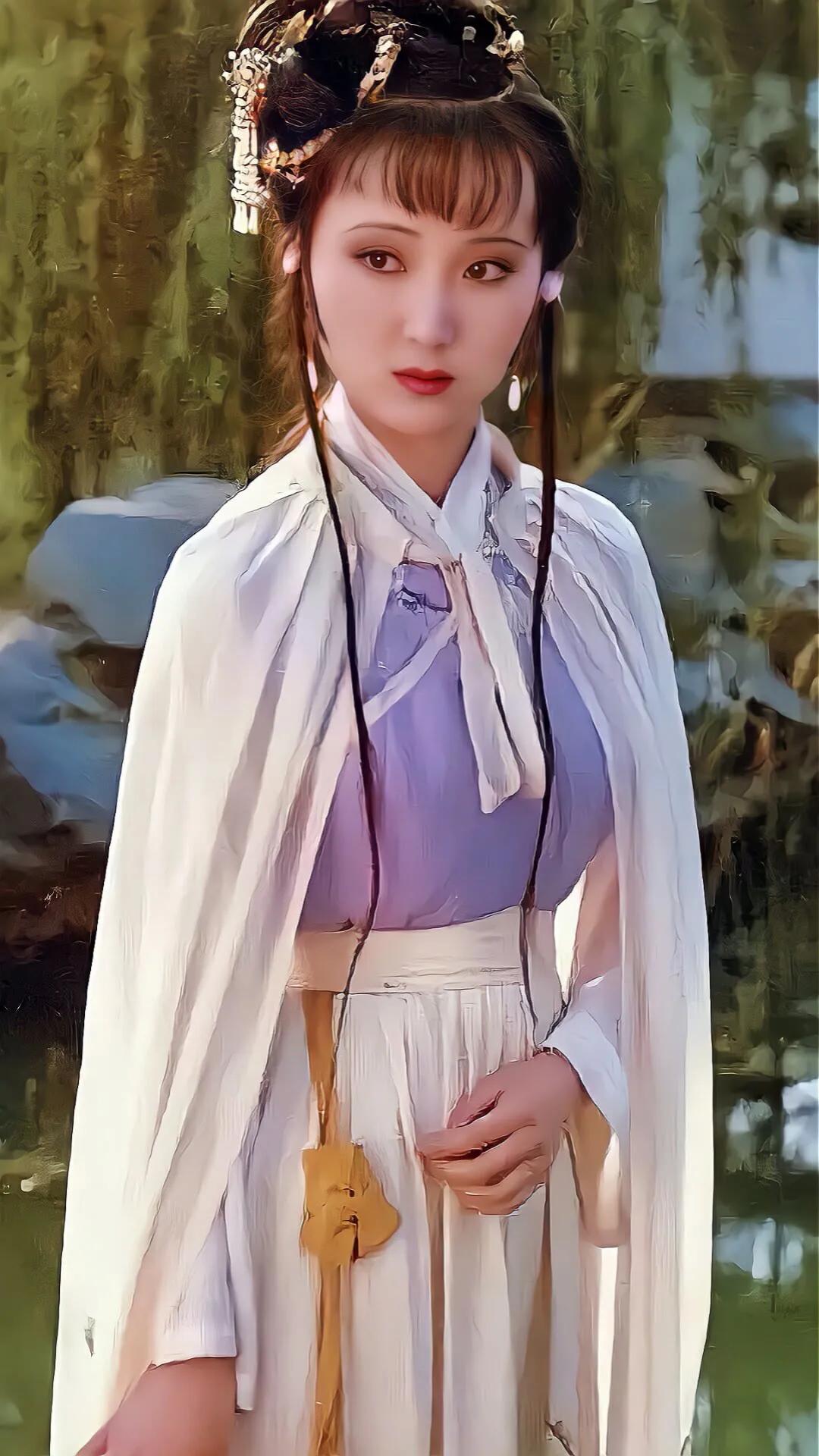 陈晓旭的林黛玉太美太经典了，她的一颦一笑，都已成为无法超越