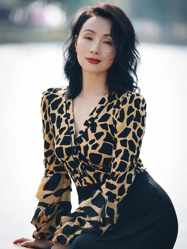 多位明星“眼窝深”显老，陈德容有衰老痕迹，看到吴刚不想说话了