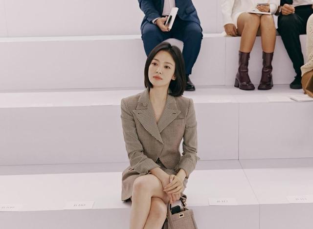 41岁宋慧乔频上热搜：御姐职场休闲均可驾驭，这样的女人谁不爱？