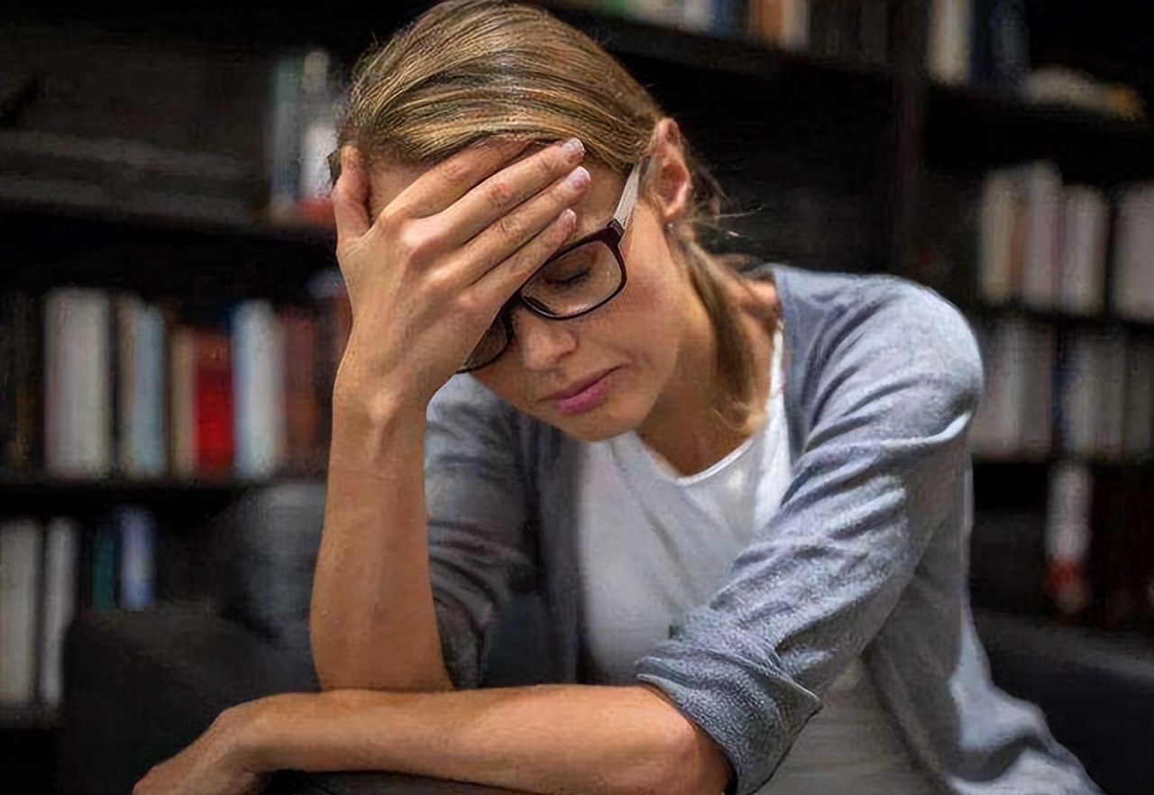抑郁症是如何摧毁一个人的？记得多鼓励他们