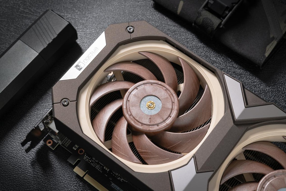 华硕GeForce RTX 3080 Noctua OC Edition显卡测评