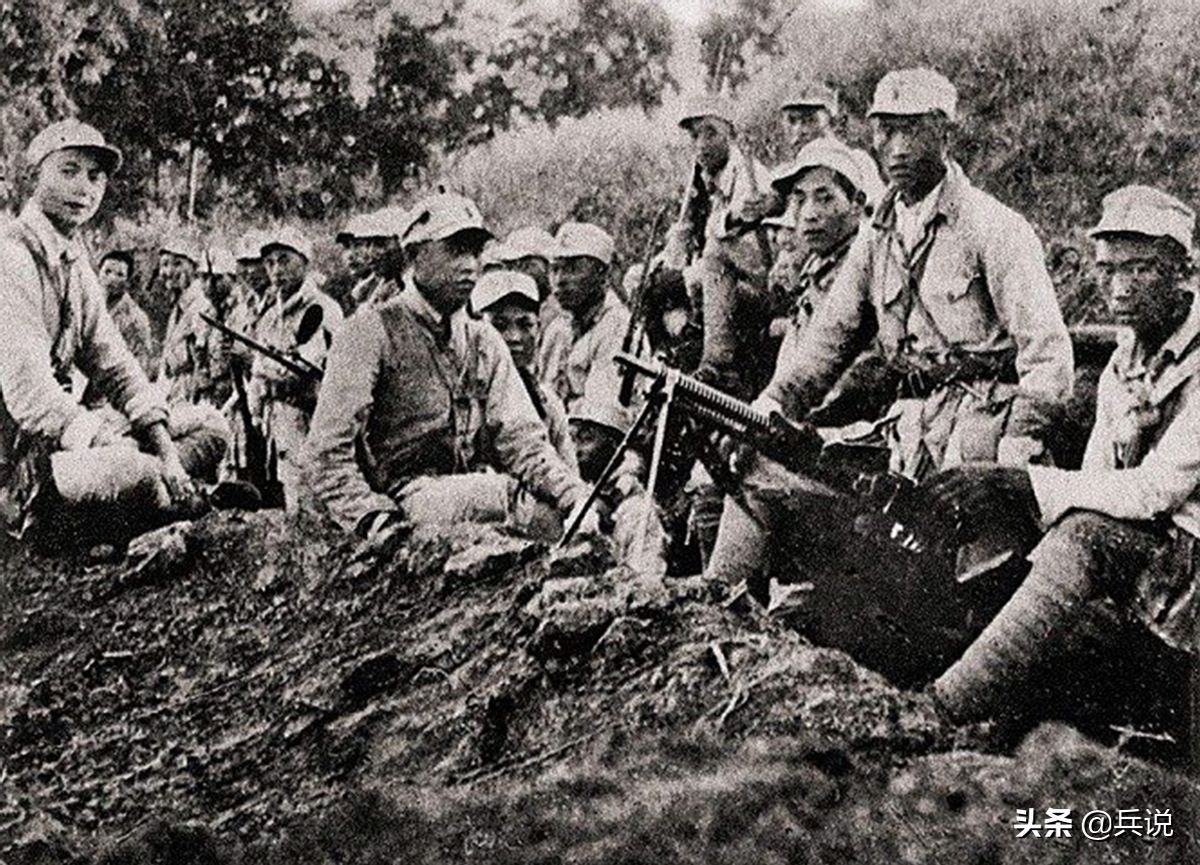 1943年军区开会，叛徒乱枪齐发，副司令眉心中弹牺牲，惊动延安