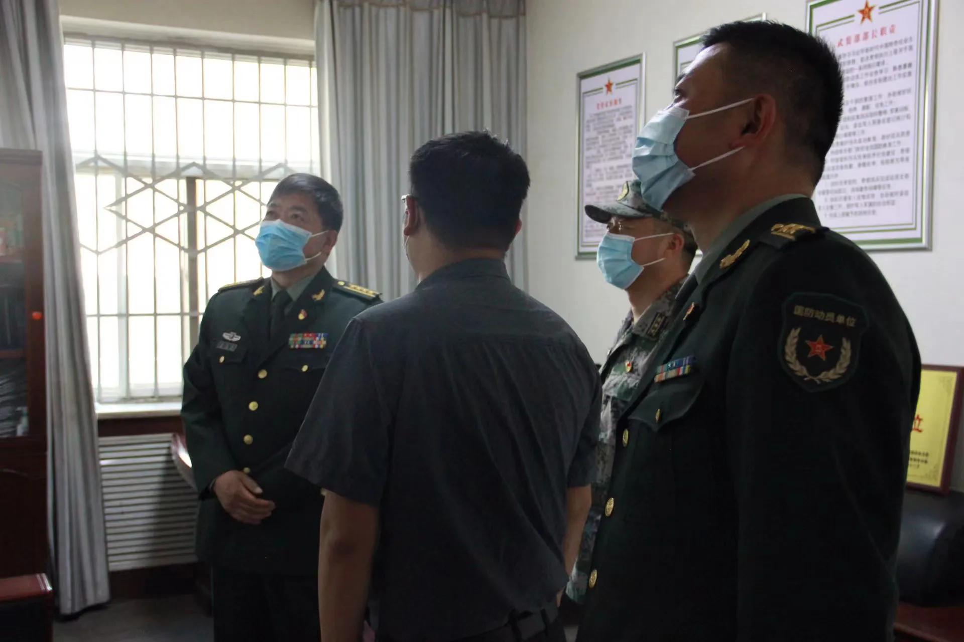 兰州警备区司令员温选荣检查调研西固区基层武装工作