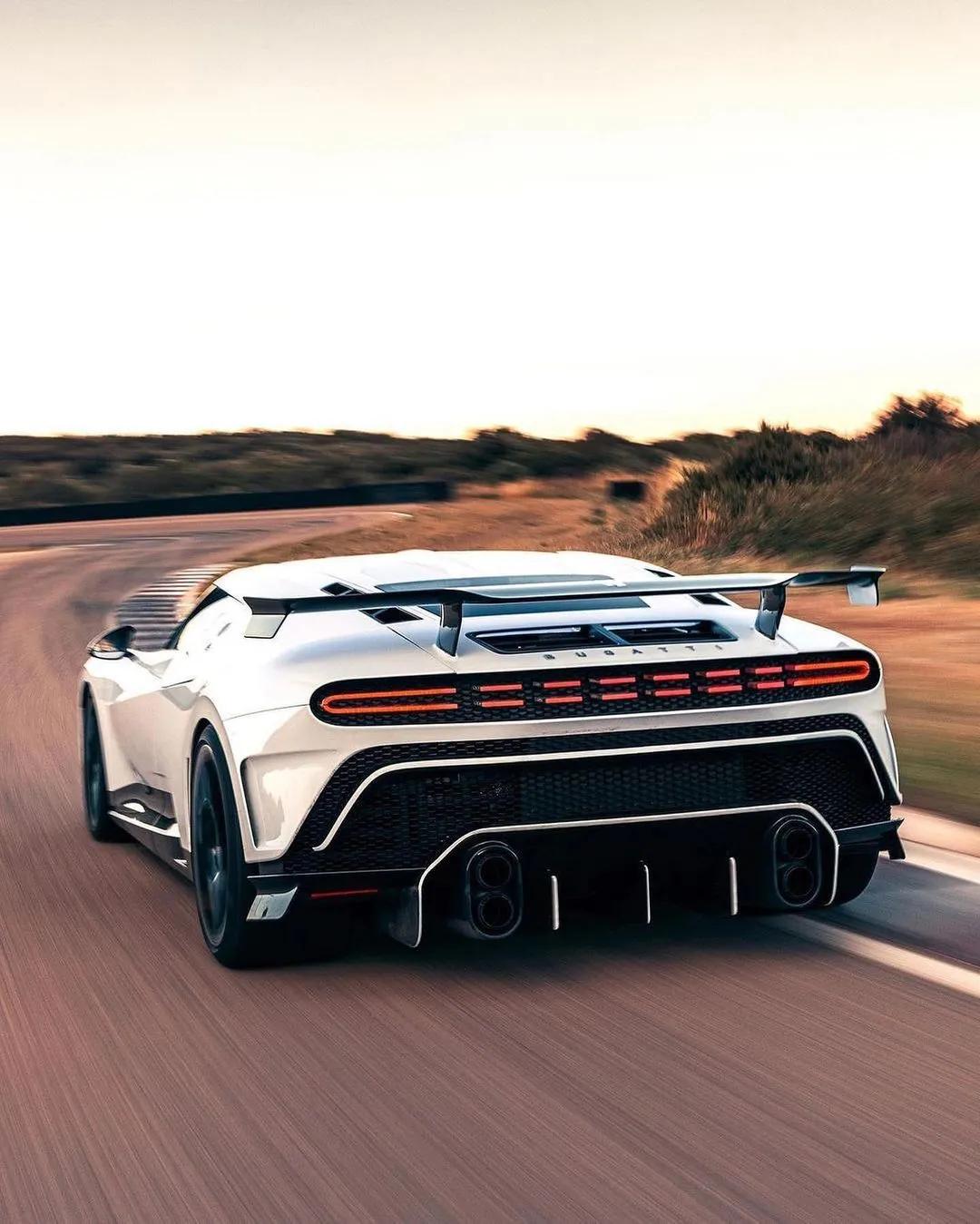 《高清豪车手机壁纸系列》布加迪遇到保时捷和法拉利