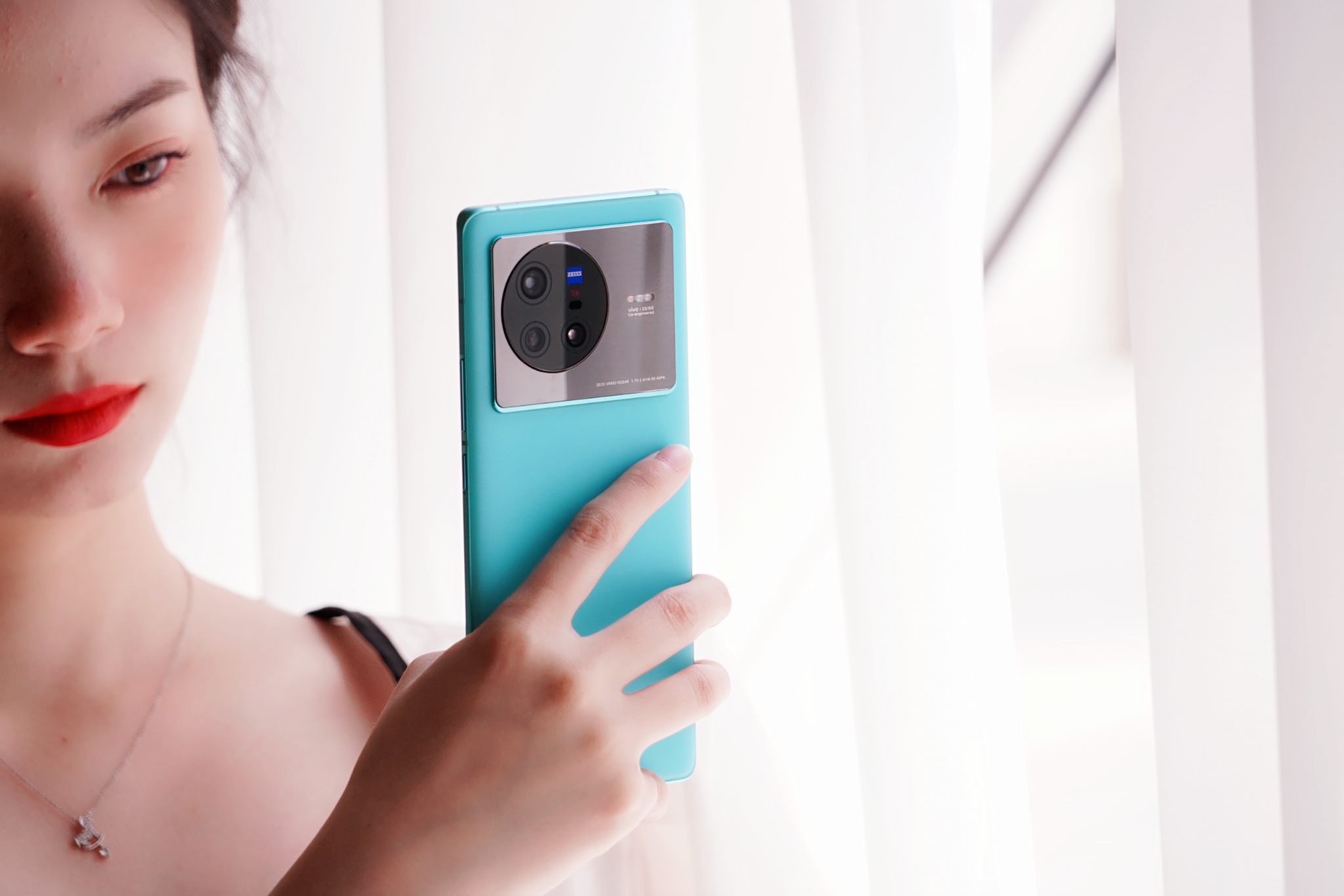 标准版也有Pro实力，天玑9000+蔡司影像加持，vivo X80上手实测