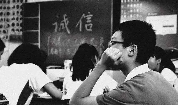 重庆高考状元何川洋：659分考上北大，却因身份造假遭北大拒录