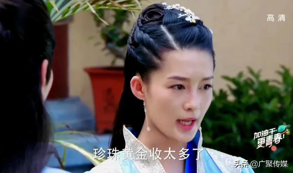 电视剧《楚乔传》：燕洵正在练剑，淳儿偷偷观看结果被燕洵发现了