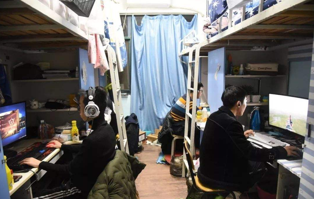 “夜晚10点半”的清华是什么样？优秀的人一直在努力，太励志了