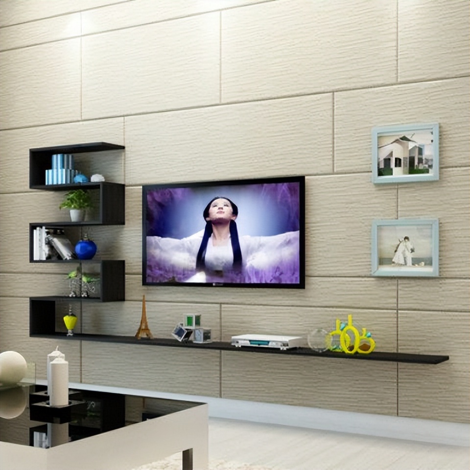 你家的电视机是挂在墙上还是放在电视柜上