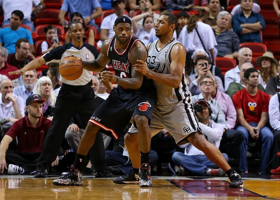 nba为什么会有三秒规定(篮球比赛中罚球中一次得几分？什么情况下会罚球？)