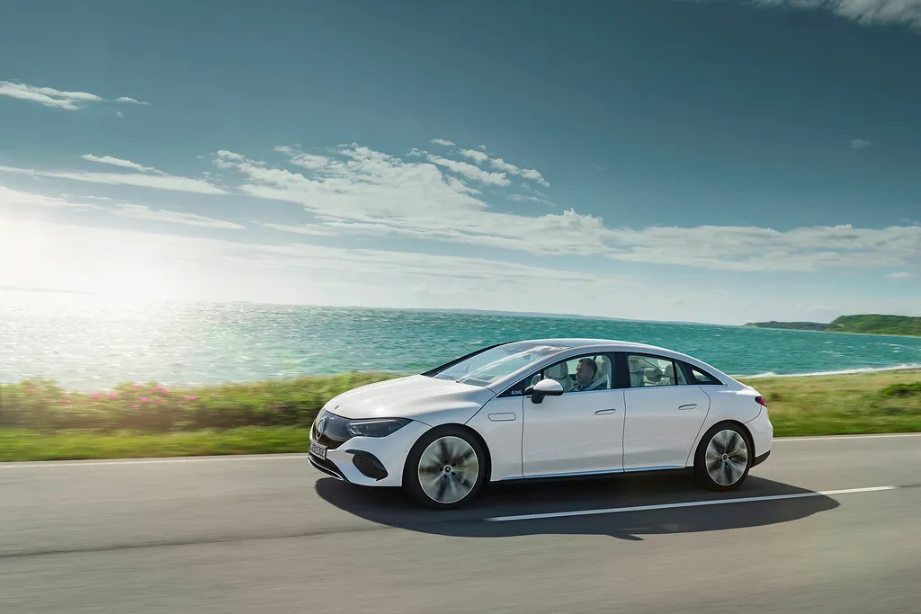 冬练三九——奔驰EQE SUV加紧测试