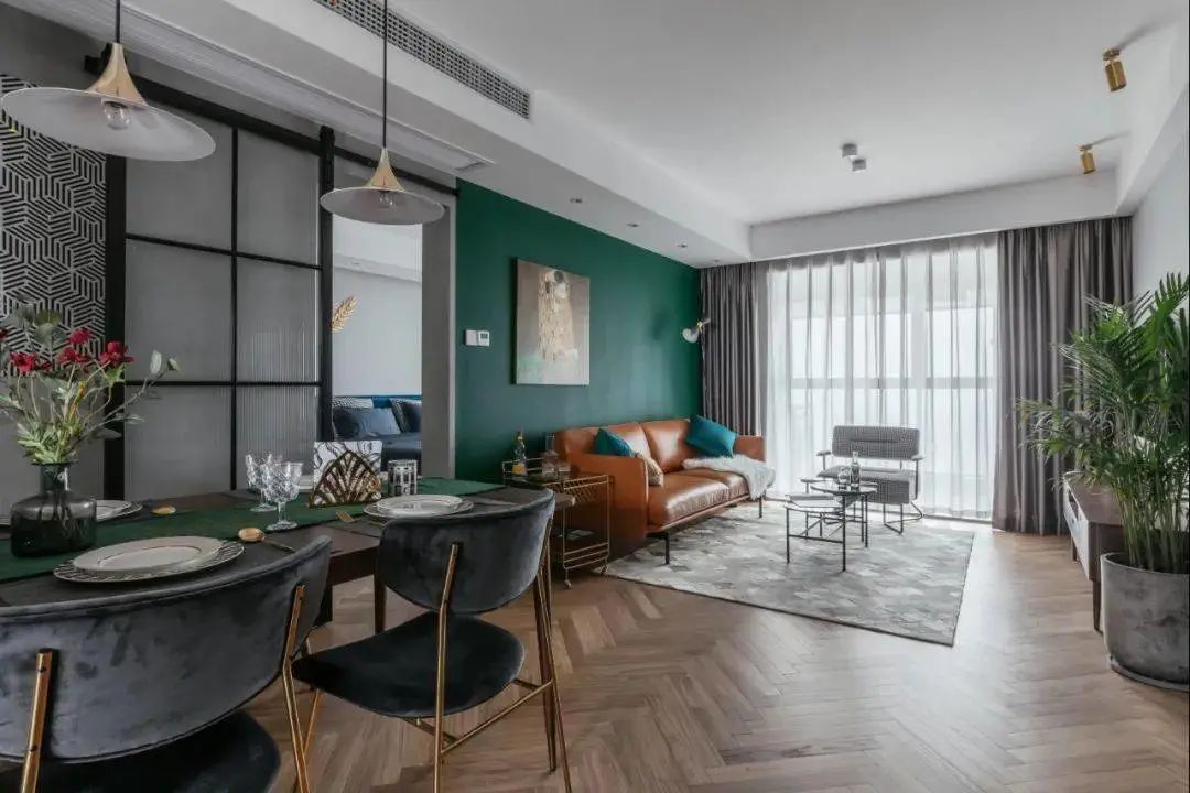 80㎡二房，花5W爆改成浪漫轻奢风的一居室，实用性更强，颜值更高