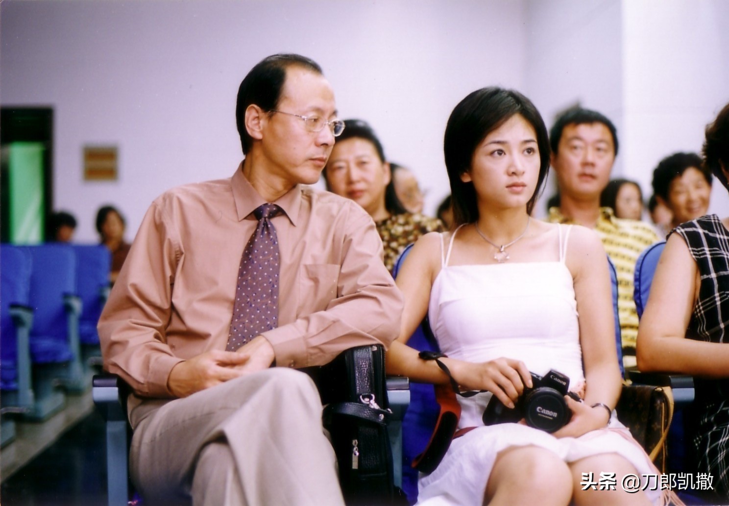 年轻时貌美如花，如今成了“村花”的代言人的九位女星