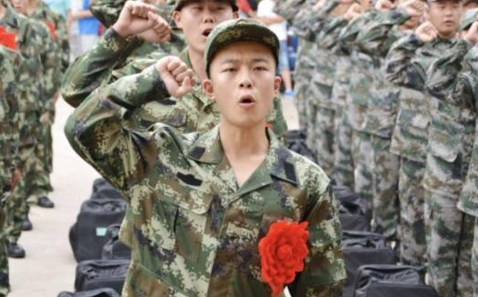 大学生参军入伍两年，退役后能领多少经济补助，学生应心中有数