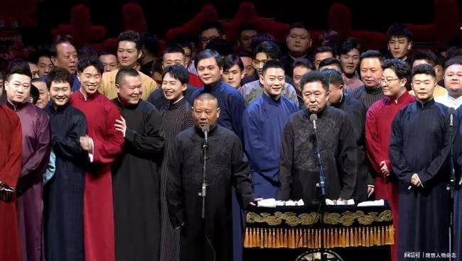 演艺圈有多少套路？连赵丽颖郭德纲都不敢随意喝水，缘由太现实