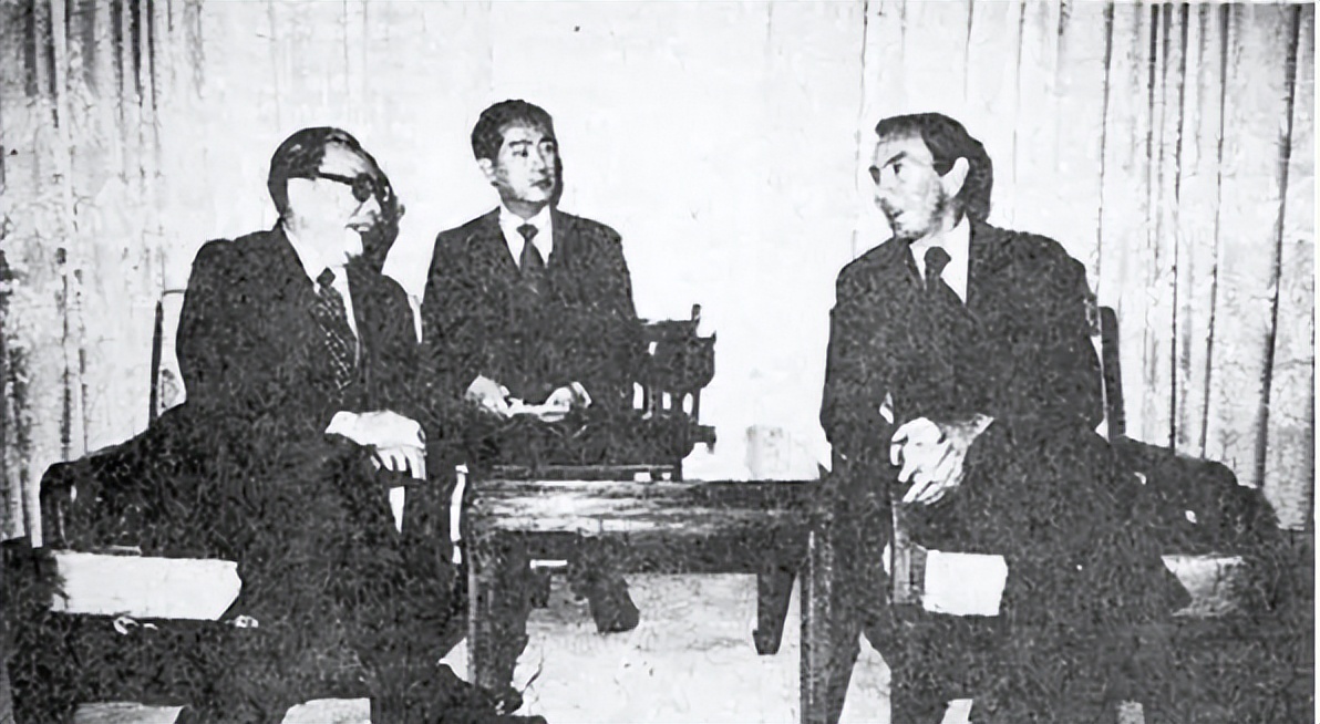 1987年，蒋经国看完邓小平送给的礼，红了眼眶：共产党的情我领了