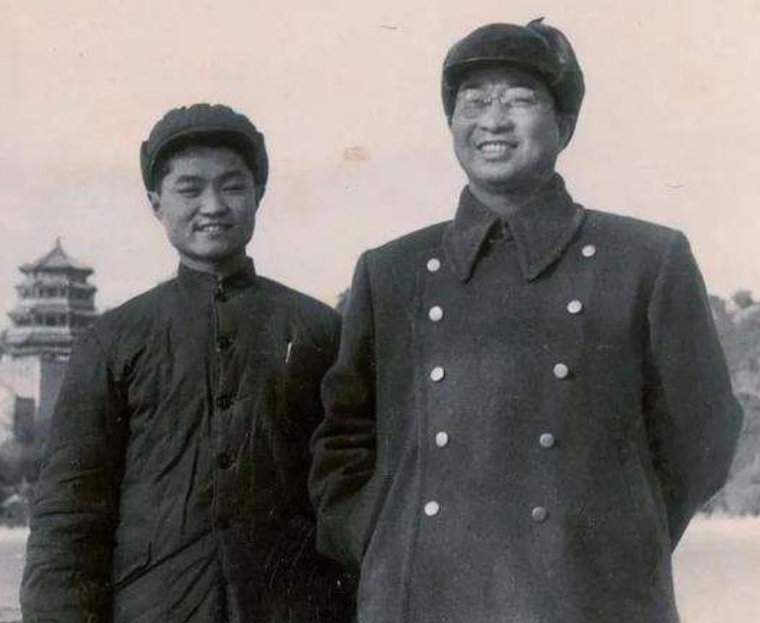 1950年胡志明到我国搬救兵，毛主席问他要多少兵，胡：我只要陈赓