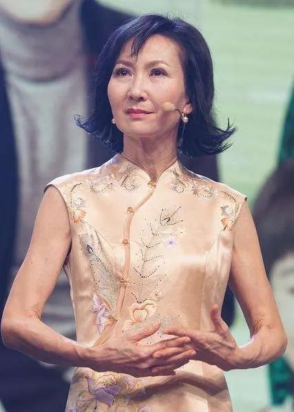 “白娘子”与“小青”，两人在戏外差距这么大，陈美琪真的太苦了