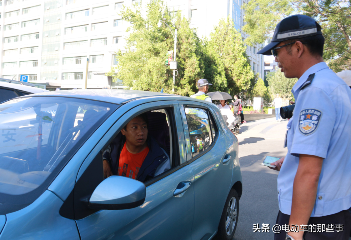 已明确：电动车、三轮车、四轮车上路要驾照，年龄和费用一文讲清