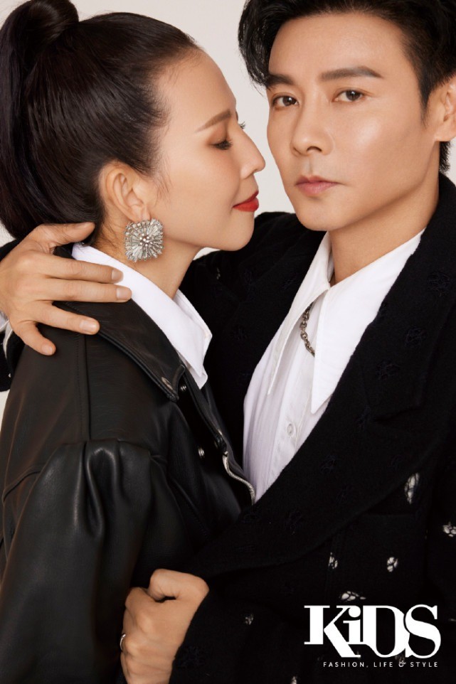 蔡少芬父亲节晒老公儿女合照，大赞张晋是有承担有爱的好父亲