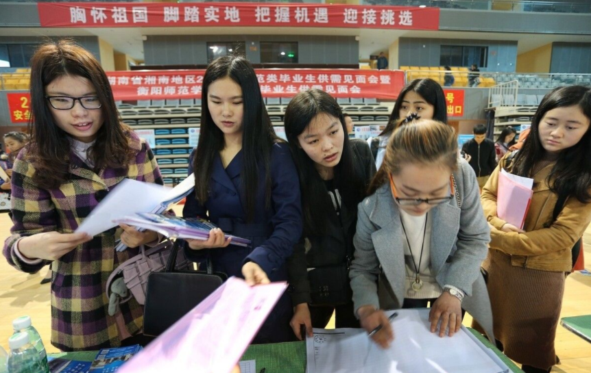 上学不收费毕业包分配，公费师范生明明是铁饭碗，为何并不受青睐