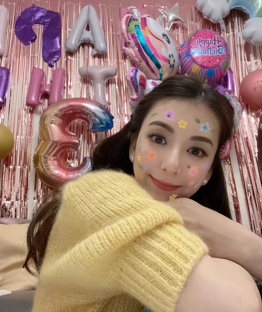 郭富城小女儿迎3岁生日，方媛晒庆生照，穿旧衣服出镜被赞节俭