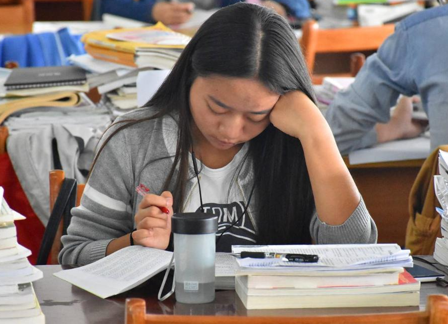 考生政审环节“被刷”，得知原因很心酸，原来公务员政审还查这些